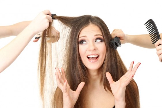 32 czynności, które niszczą włosy