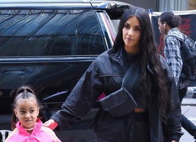 Kim Kardashian ma 6 palców, a jej córka 4?!