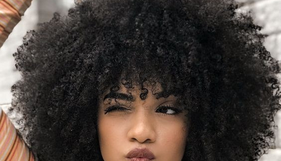 Curly girls, jak dbać o włosy kręcone?