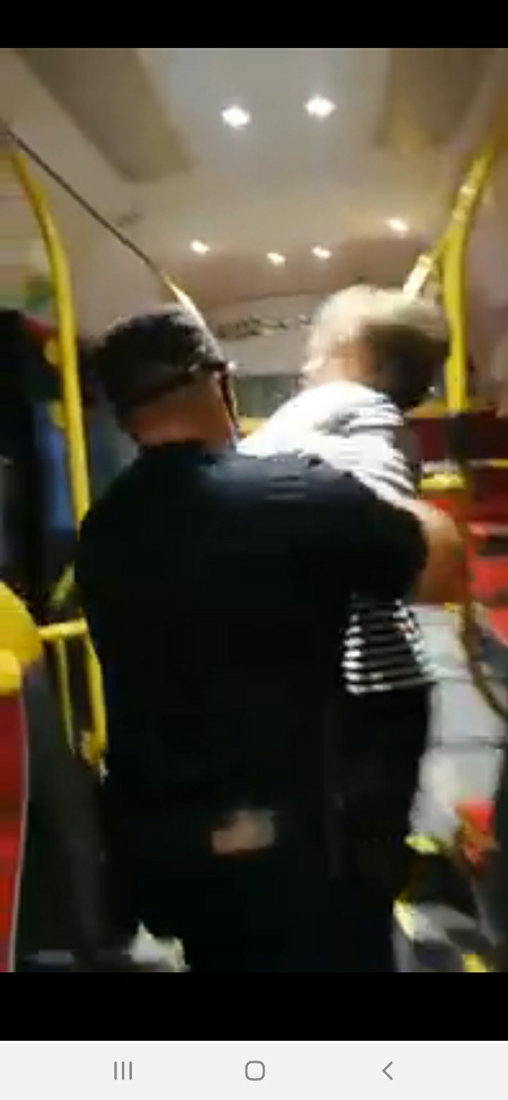 Ochroniarz kontrolera biletów zaatakował młodego chłopaka? #tematdlauwagi