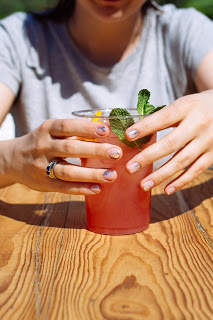 Manicure hybrydowy: Chrome Flakes NeoNail.  |