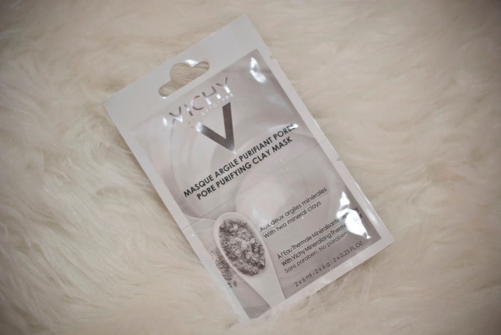 Vichy maska oczyszczająca pory z glinką - Feather - Mój sposób na modę 