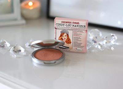 Rozświetlacz do twarzy TheBalm Cindy - Lou Manizer