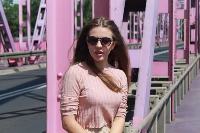 amazingcolourxoxo: I'm falling so I'm taking my time on my ride 