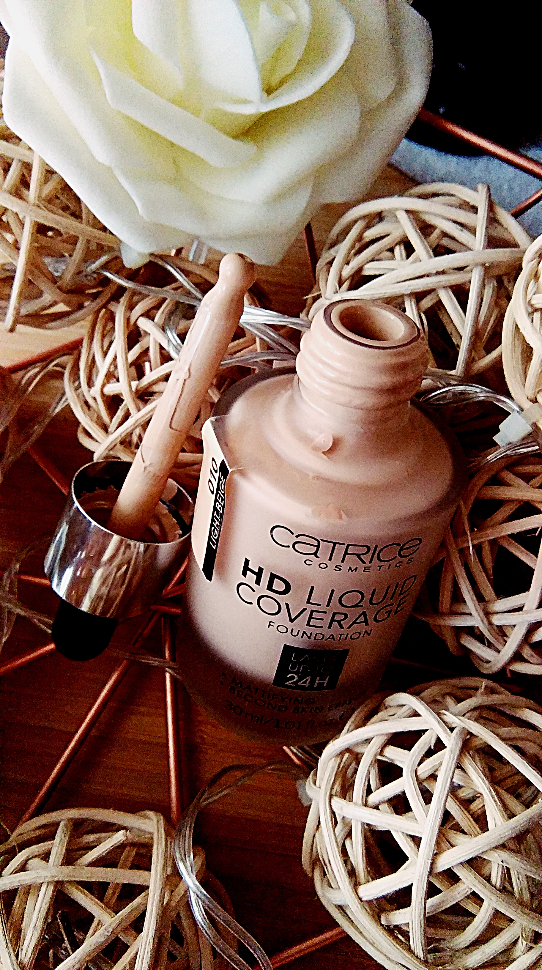 BeautyBlogAneta: Test -Catrice HD Liquid Coverage Foundation-Przed i Po 