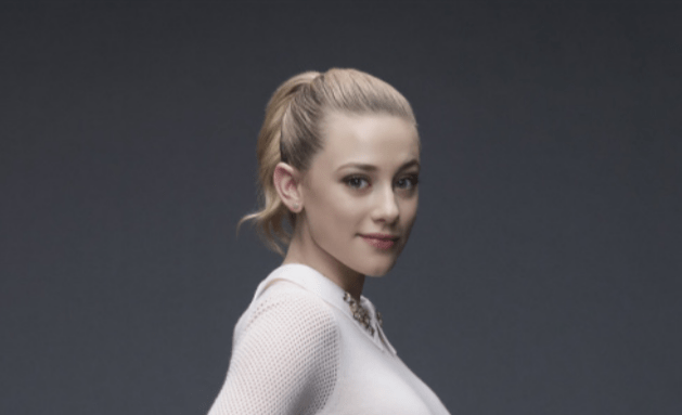 Stylizacje Betty Cooper.