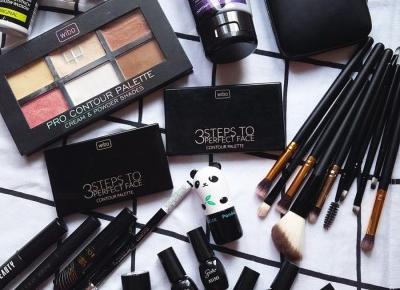 Same czarne kosmetyki!