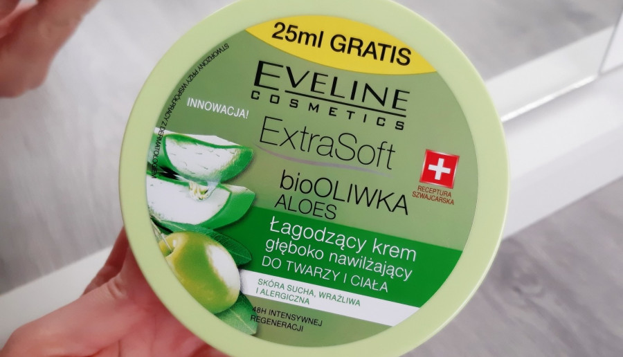 Eveline - Extra Soft, Łagodzący krem do twarzy i ciała głęboko nawilżający, bio oliwka i aloes.