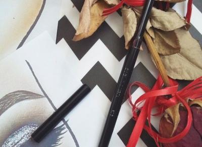 Różowa konturówka do ust