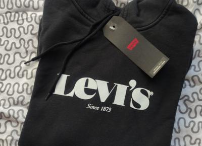 Czarna bluza Levi's.