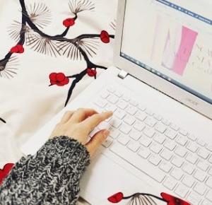 cały dzień przed laptopem 