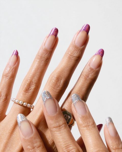 Paznokcie z brokatem – inspiracje na modny manicure na imprezę i nie tylko. Mieniące się lakiery oraz zdobienia to prawdziwy hit sezonu jesień-zima 2020/2021 - Glamour.pl