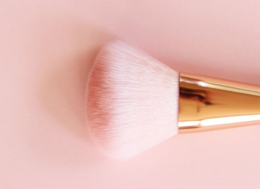 Jak myć pędzle do makijażu? Praktyczne porady - Glamour.pl