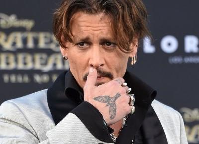 Johnny Depp, Brad Pitt, Kylie Jenner, Eva Longoria - te gwiazdy zrobiły tatuaże z miłości i musiały je usunąć...