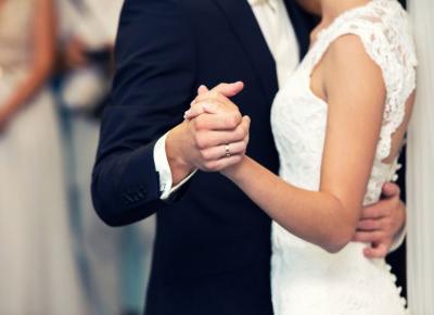 Te piosenki na pierwszy taniec przynoszą szczęście w małżeństwie! A które wręcz przeciwnie? - Glamour.pl
