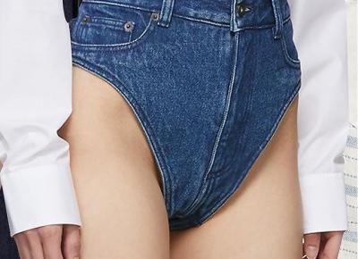 Jeansowe majtki to najdziwniejszy trend ostatnich lat. Ich cena zwala z nóg! Nosi je m.in. Maja Sablewska - Glamour.pl