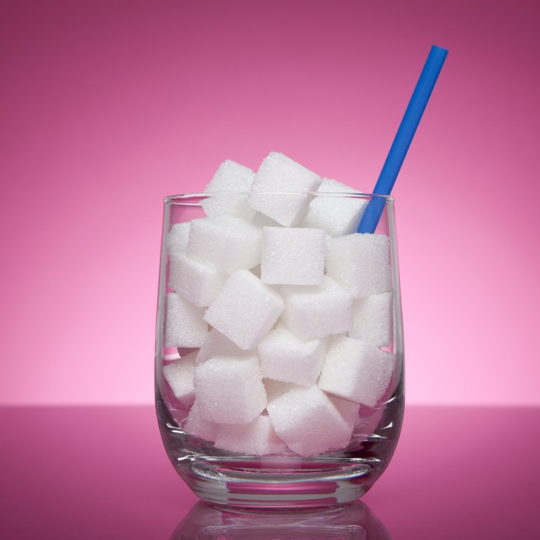 6 znaków świadczących o tym, że jesz za dużo cukru