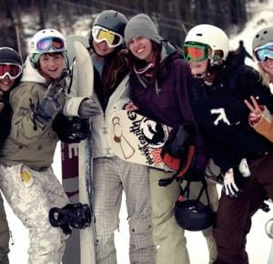 Dlaczego dziewczyny się nienawidzą, a snowboardzistki trzymają sztamę? - DamskaDeska.pl