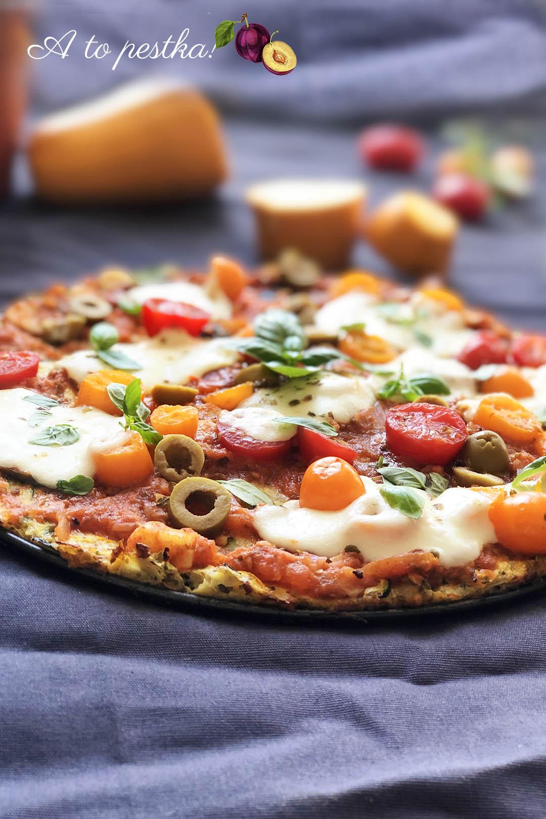 Pizza na spodzie z cukinii – zdrowy obiad - A to pestka!