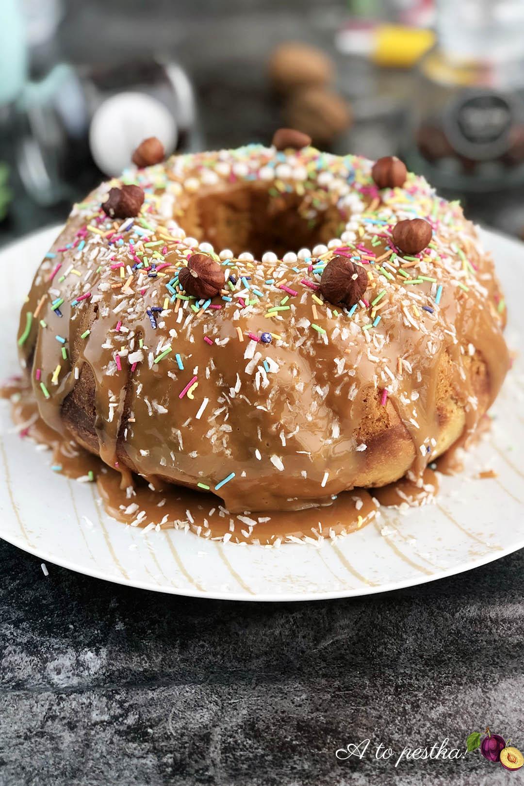 Drożdżowa babka wielkanocna z masą krówkową - A to pestka!