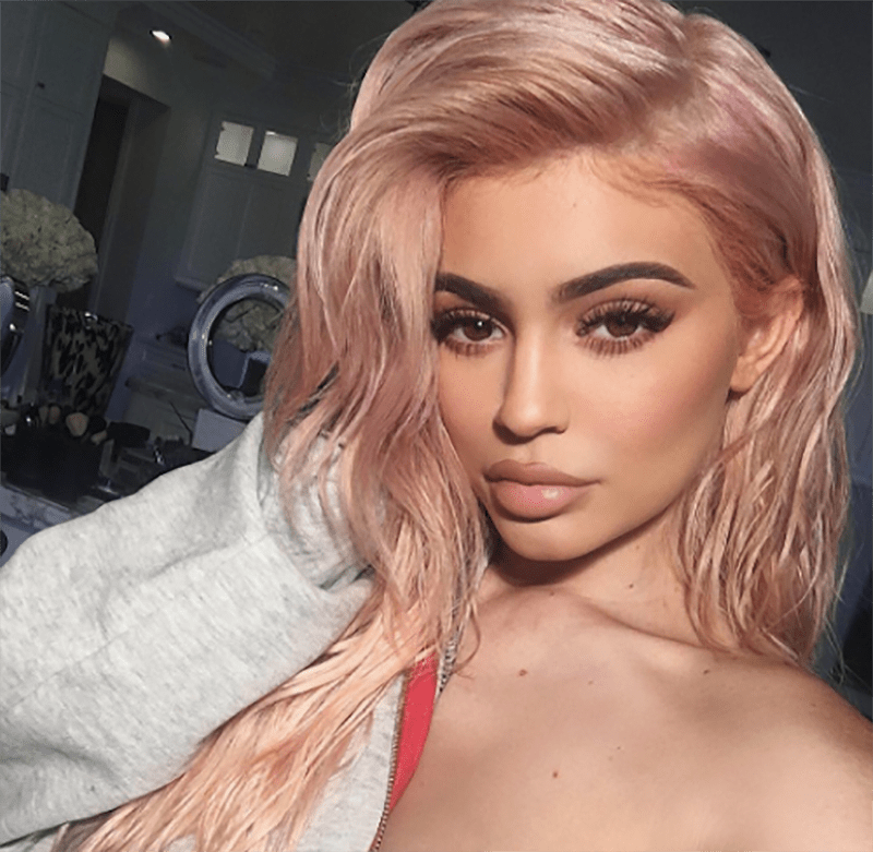 Kylie Jenner chwali się pomadką nazwana jej imieniem!