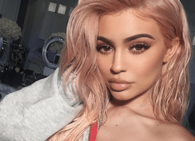 Kylie Jenner chwali się pomadką nazwana jej imieniem!