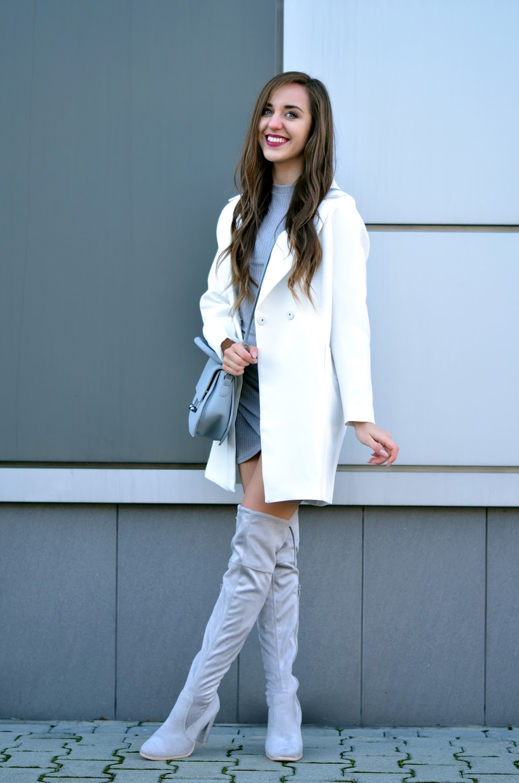 WHITE COAT