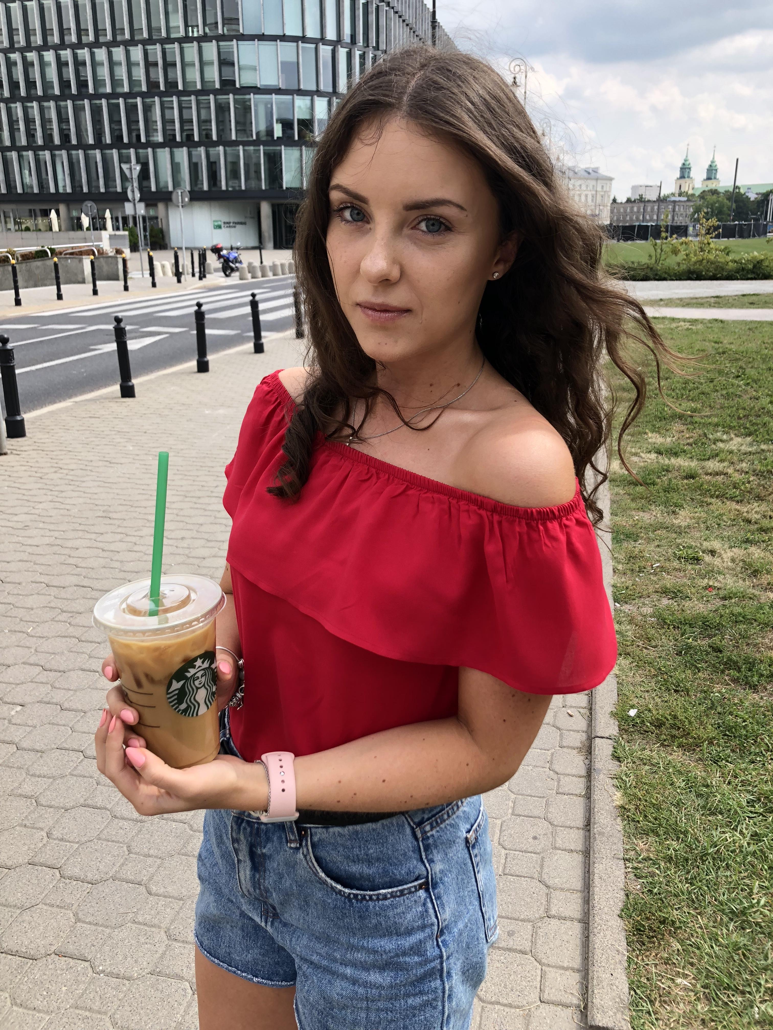 Ania Baczewska on Instagram: ?#polishgirl #starbucks?? #spontan #fitgirl #holiday #sunday #lovelife #fitnessgirl?