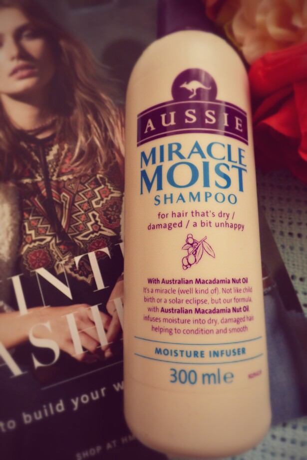 bloggevelinee: Aussie Miracle Moist Shampoo