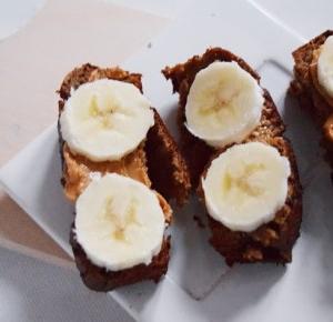 PROTEINOWY CHLEBEK BANANOWY BEZ CUKRU