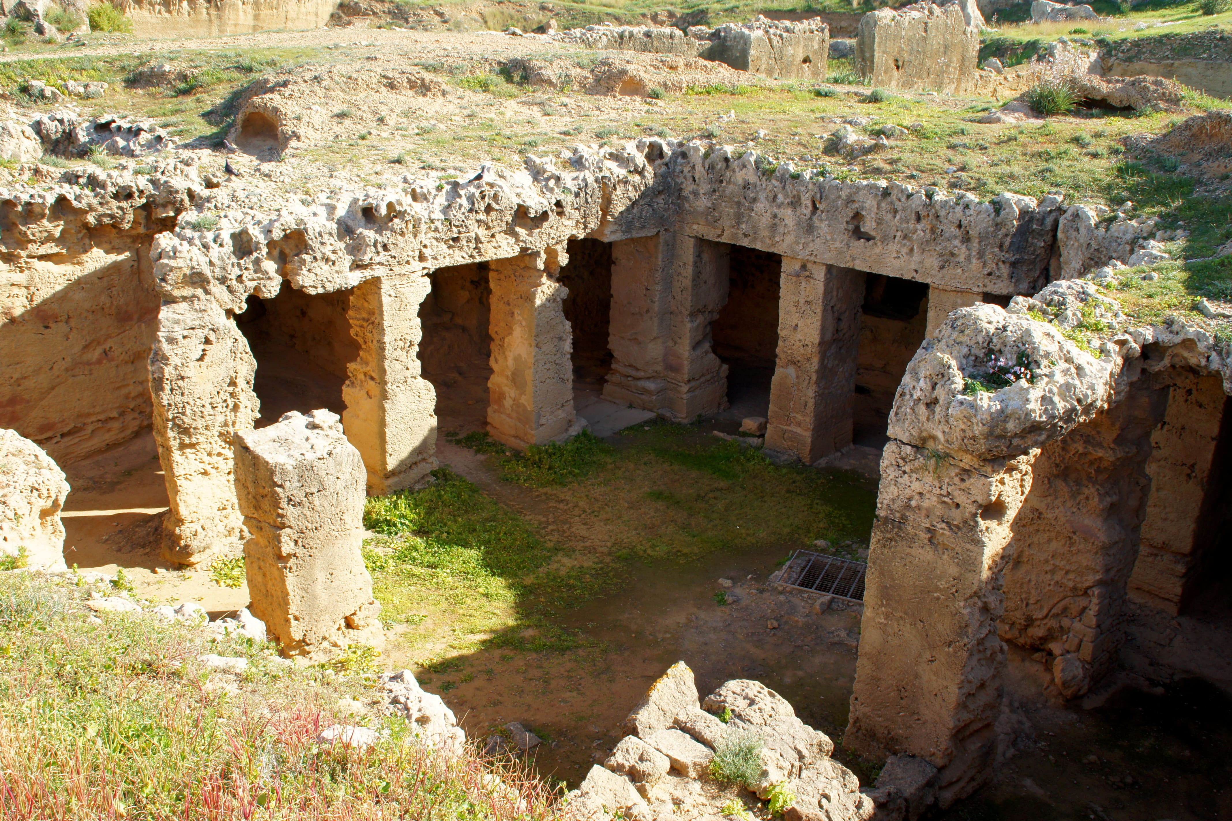 Cypr. Pafos i wejście do grobowców... królewskich. Cz. I - Ciekawy Świata