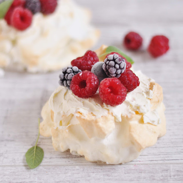 Czarna wisienka: Mini-Pavlova bez cukru, glutenu i laktozy. TYLKO 20 KCAL