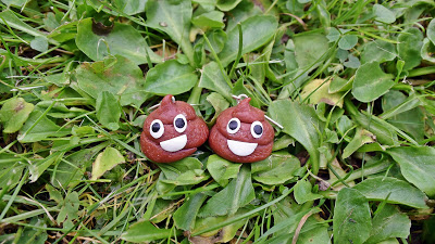 Kolczyki poop emoij DIY