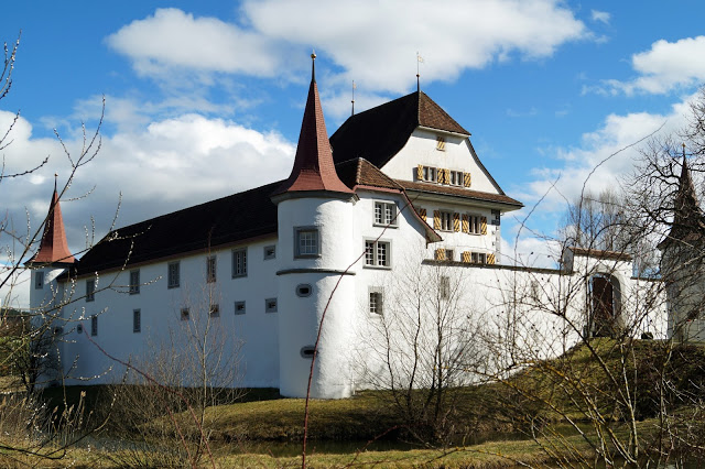 Dookola-swiata: Szwajcarskie zamki: Zamek Wyher