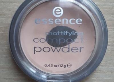 Puder Essence Mattifying Compact Powder nr 11 Pastel Beige - Dusty Red Place