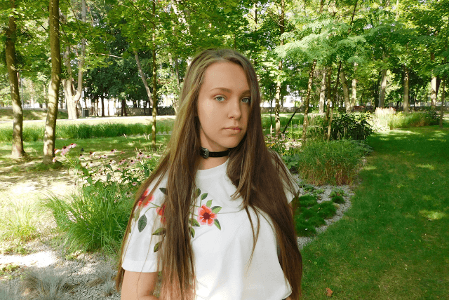 Cowboy belt and embroidery t-shirt