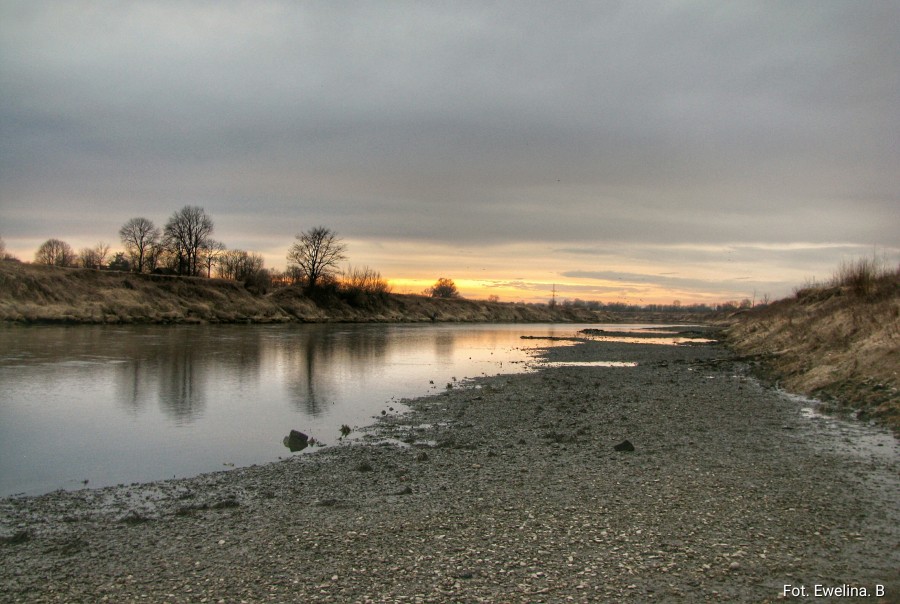 Zachód słońca nad rzeką