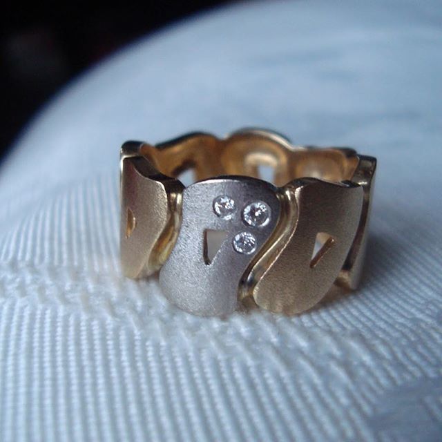 @ewushia - Podoba się pierścionek ? Trochę info na blogu:... - Pikore