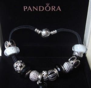 Ewushia: Pandora ze sznurka syntetycznego...