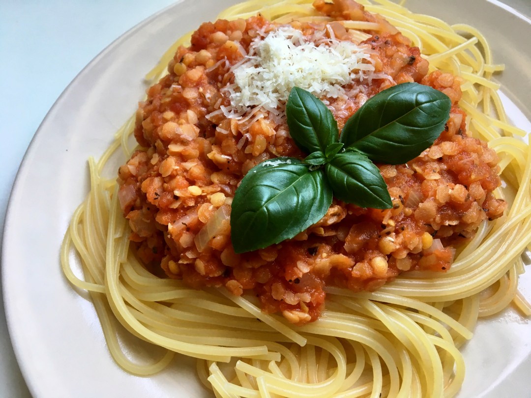 SPAGHETTI À LA BOLOGNESE Z SOCZEWICĄ