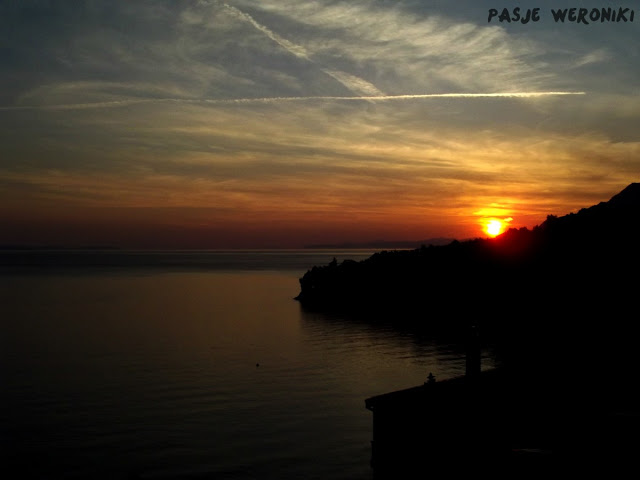 Pasje Weroniki: Chorwacja - Zachód słońca, morze, zabudowania,  zdjęcia robione wieczorem