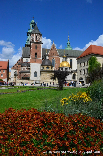 czarny-czerwony-żółty: Kraków- królewskie miasto z bogatą historią.