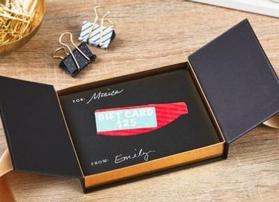 Custom Gift Card Boxes Add Visual Prominence in Objects