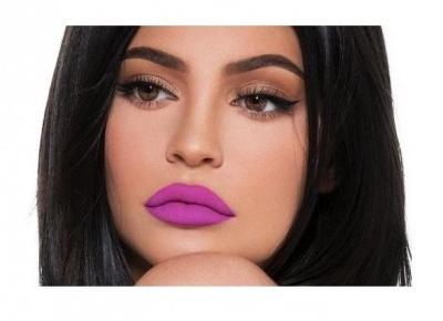 KYLIE JENNER KUPUJE FAŁSZYWYCH OBSERWATORÓW!