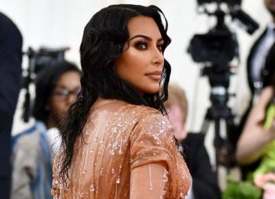 KIM KARDASHIAN NA MET GALI. CO SIĘ STAŁO Z JEJ TALIĄ?