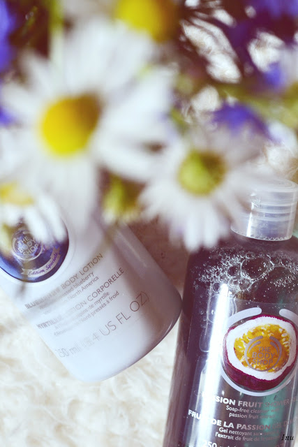 The Body Shop: Pachnący ulubieńcy do pielęgnacji ciała (Passion Fruit, Blueberry) - Like a porcelain doll