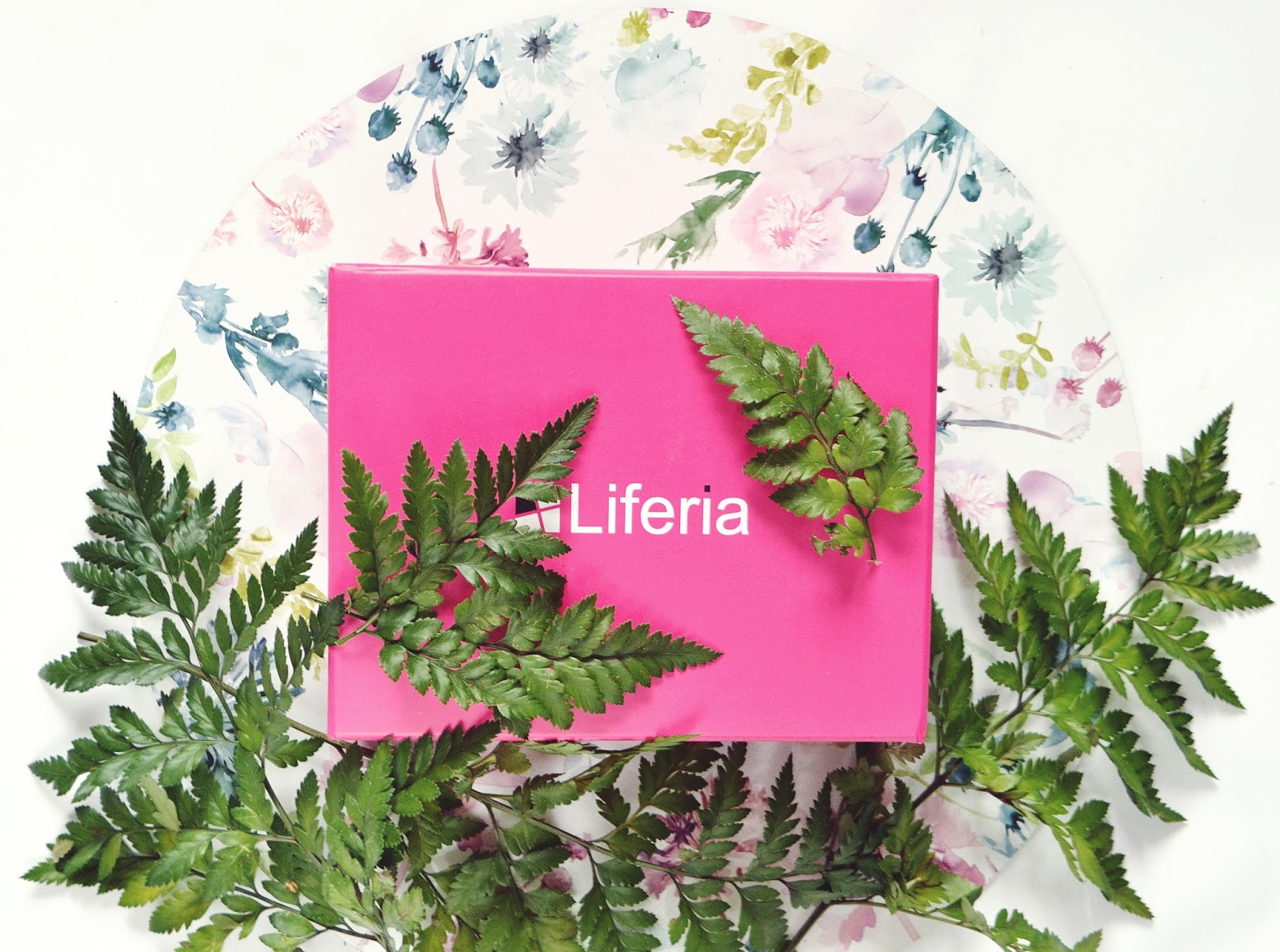 Liferia box - czerwiec  - Like a porcelain doll