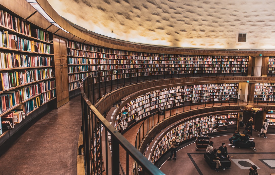 10 książek najchętniej wypożyczanych z biblioteki  ~ Pozycje Obowiązkowe