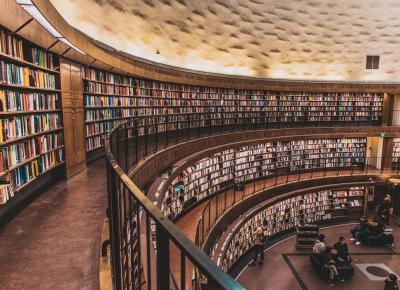 10 książek najchętniej wypożyczanych z biblioteki  ~ Pozycje Obowiązkowe