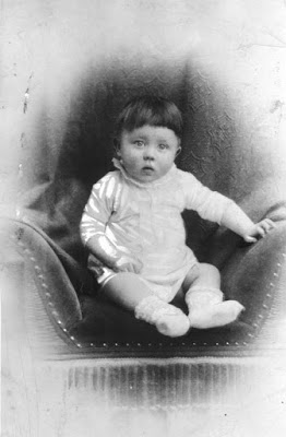 Witaj w moim świecie. : Zbrodniarz wojeny Adolf Hitler: młodość i początek kariery. 